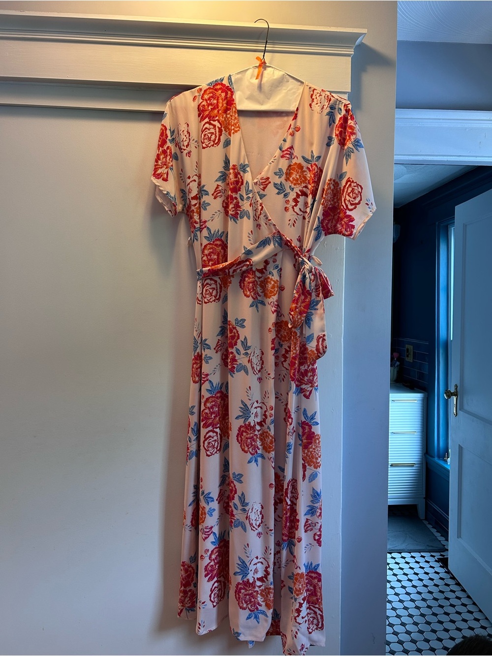 Floral wrap wedding guest dress - Picture 3 of 13
